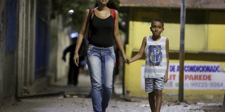 Super Alvinho: com altas habilidades, jovem gênio da Maré vive hoje em abrigo com a mãe