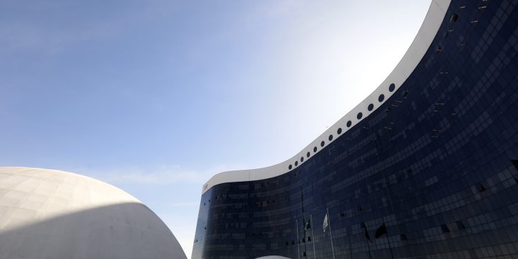 TSE inicia análise do registro de candidaturas de Flávio, Lula e Zema