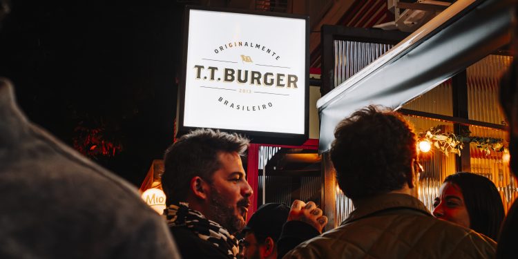 T.T. Burger reabre loja em Botafogo com novo conceito e hambúrguer por R$ 1 nesta quinta-feira