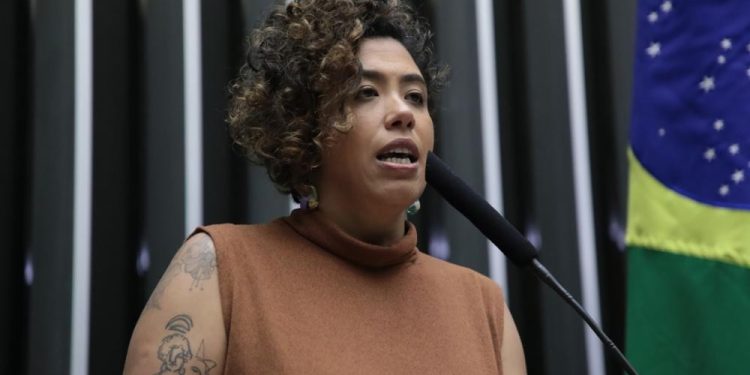 Talíria Petroni denuncia ameaça de morte, ataque a filhos e divulgação de dados pessoais