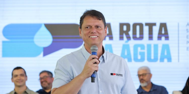 Tarcísio chega à convenção do Republicanos com ampla aliança e independente do bolsonarismo