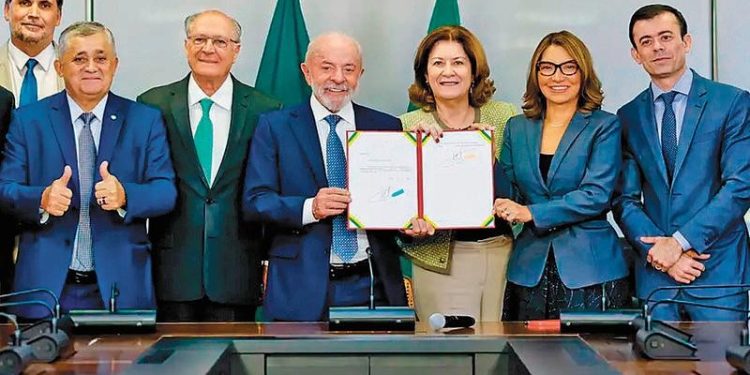 Taxa das blusinhas: Lula intensifica negociações, pressiona Motta e Alcolumbre, mas falta de acordo acende alerta no governo