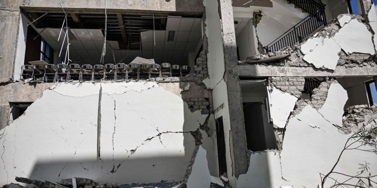 Terremoto deixa 53 mortos e milhares de desabrigados na Indonésia; ajuda é aguardada