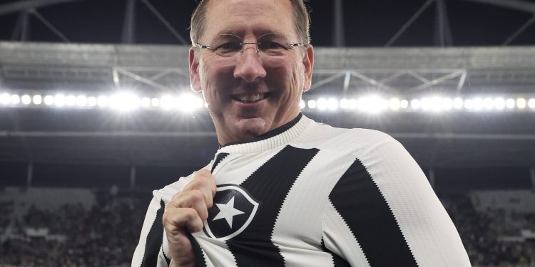 Textor diz que Eagle não apresentou defesa na Justiça e aponta caminho para recuperar controle do Botafogo