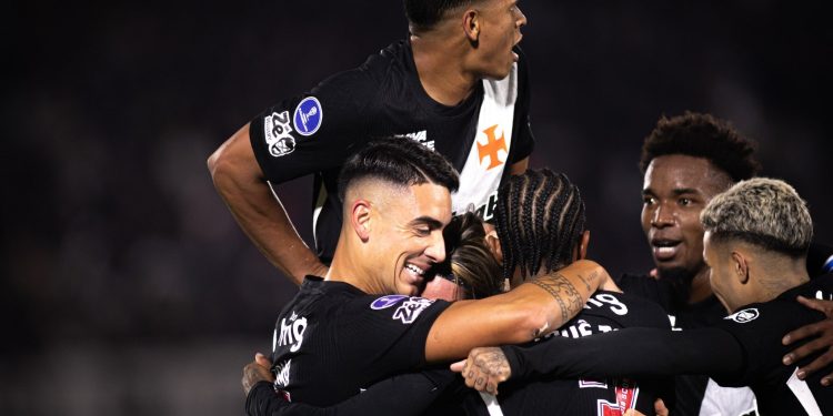 Thiago Mendes brilha, atacantes saem da seca, e Vasco avança às quartas da Sul-Americana como presente de aniversário; análise