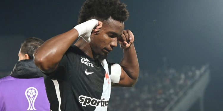 Thiago Mendes comenta classificação do Vasco em vitória de virada sobre Olimpia: 'A vontade prevaleceu para o nosso time'
