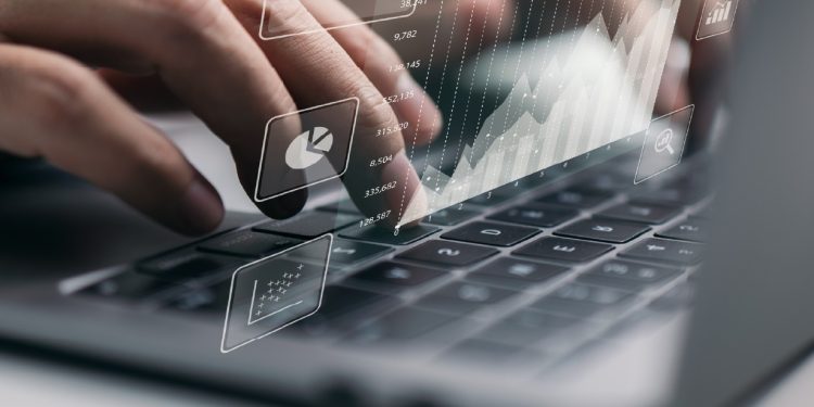Trabalho híbrido: 74% já adotam modelo no mercado de CSC