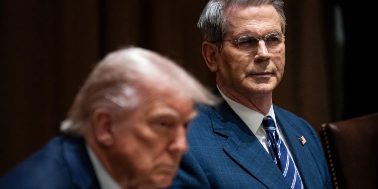 Trump afirma que foi decisão de Bessent intervir no mercado de títulos