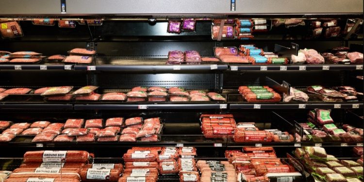 Trump amplia cota para importação de carne moída sem tarifas para tentar segurar preços ao consumidor