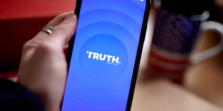 Truth Social, de Trump, lança serviço de acesso antecipado a posts