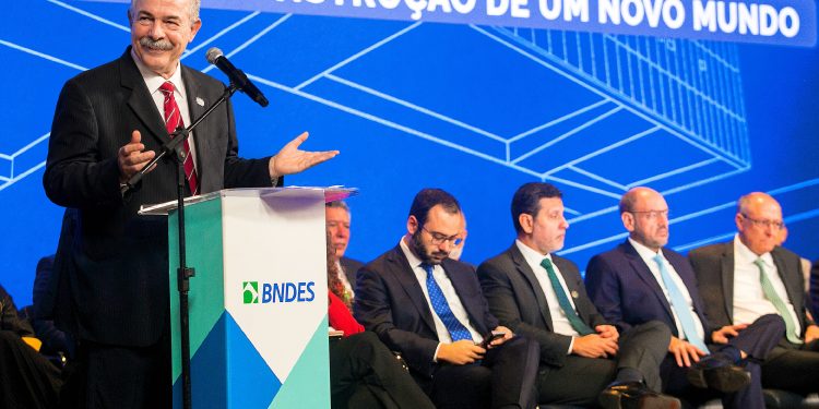 Turbulência fiscal eleva taxa do BNDES e penaliza empresas que buscam crédito para investir