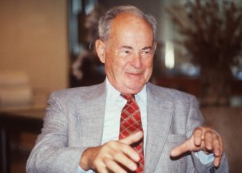UFRJ revogou o título de 'Doutor Honoris Cuasa' ao diplomata americano Lincoln Gordon