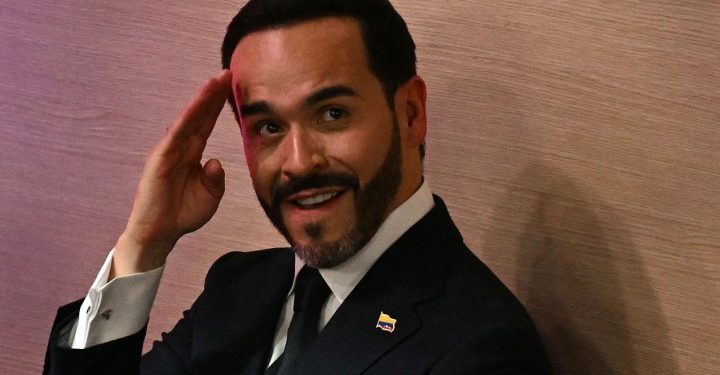 Ultradireitista Abelardo de la Espriella toma posse como presidente da Colômbia