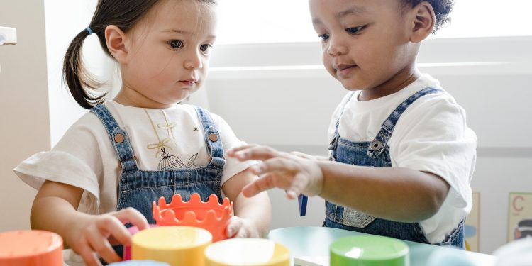 Um guia para a primeira infância: material essencial para as famílias brasileiras