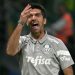 Vale a pena reclamar? Levantamento relaciona longevidade e pontos dos técnicos que levam mais cartões; veja ranking