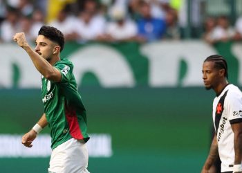 Vasco sofre três gols em 10 minutos, é goleado pelo Palmeiras e aumenta seu drama no Brasileiro