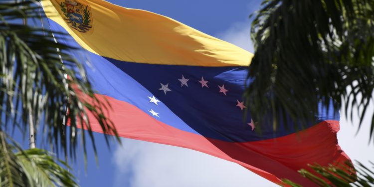 Venezuela e República Dominicana selam 'normalização' de relações diplomáticas, suspensas há dois anos