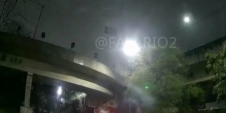 Vídeo: Motorista dá ré e escapa de assalto na Barra após pneu furar