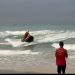 Vinte pessoas são resgatadas do mar por bombeiros após ventania na Barra da Tijuca, na Zona Sudoeste do Rio
