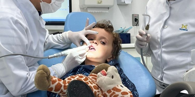 Volta às aulas põe a consulta odontológica infantil em pauta