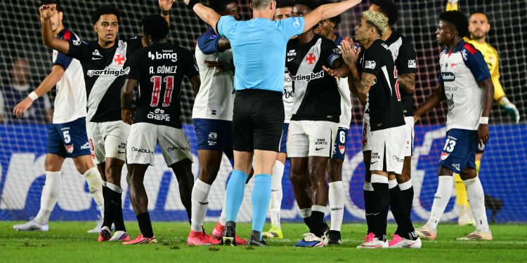 Voltar da Copa do Mundo para o Brasileirão foi como embarcar numa viagem ao passado