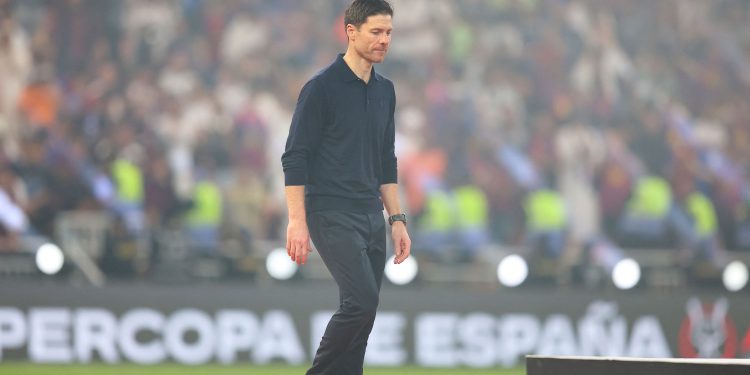 Xabi Alonso admite erros no Real Madrid e diz que 'nem o jogo nem a gestão de pessoas funcionaram'