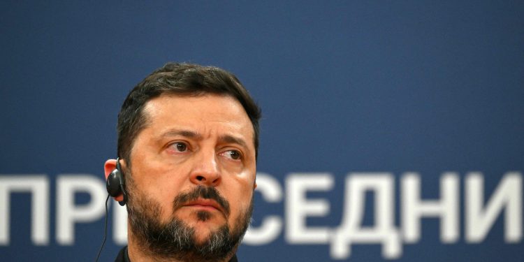 Zelensky rejeita convocar eleições em tempo de guerra: "Iria dividir a Ucrânia"