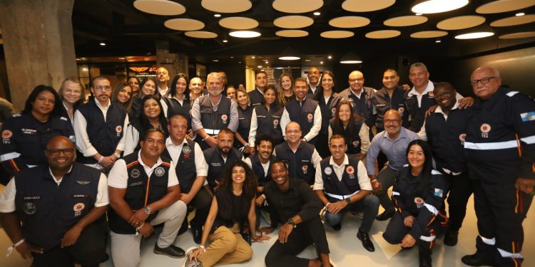 ‘Emergência 53’: socorristas do SAMU assistem em primeira mão a episódios da série do Globoplay sobre rotina sob pressão
