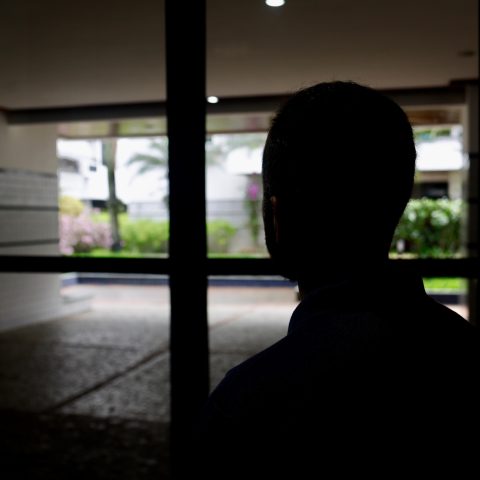 'Foi um desespero': pai relata, em entrevista exclusiva, como descobriu que a filha havia sido furada com lanceta reutilizada