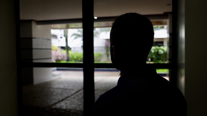 'Foi um desespero': pai relata, em entrevista exclusiva, como descobriu que a filha havia sido furada com lanceta reutilizada