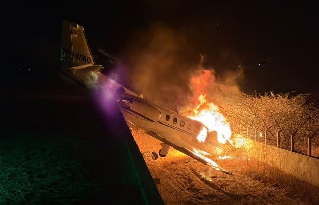 'Livramento': mulher de Rey Vaqueiro relata 'pior dia da vida' após avião de cantor sair de pista e pegar fogo no RN