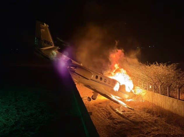 'Livramento': mulher de Rey Vaqueiro relata 'pior dia da vida' após avião de cantor sair de pista e pegar fogo no RN