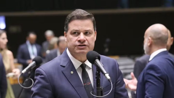 'Moro não tem coerência e honestidade intelectual', diz Sandro Alex sobre adversário na disputa pelo governo do Paraná