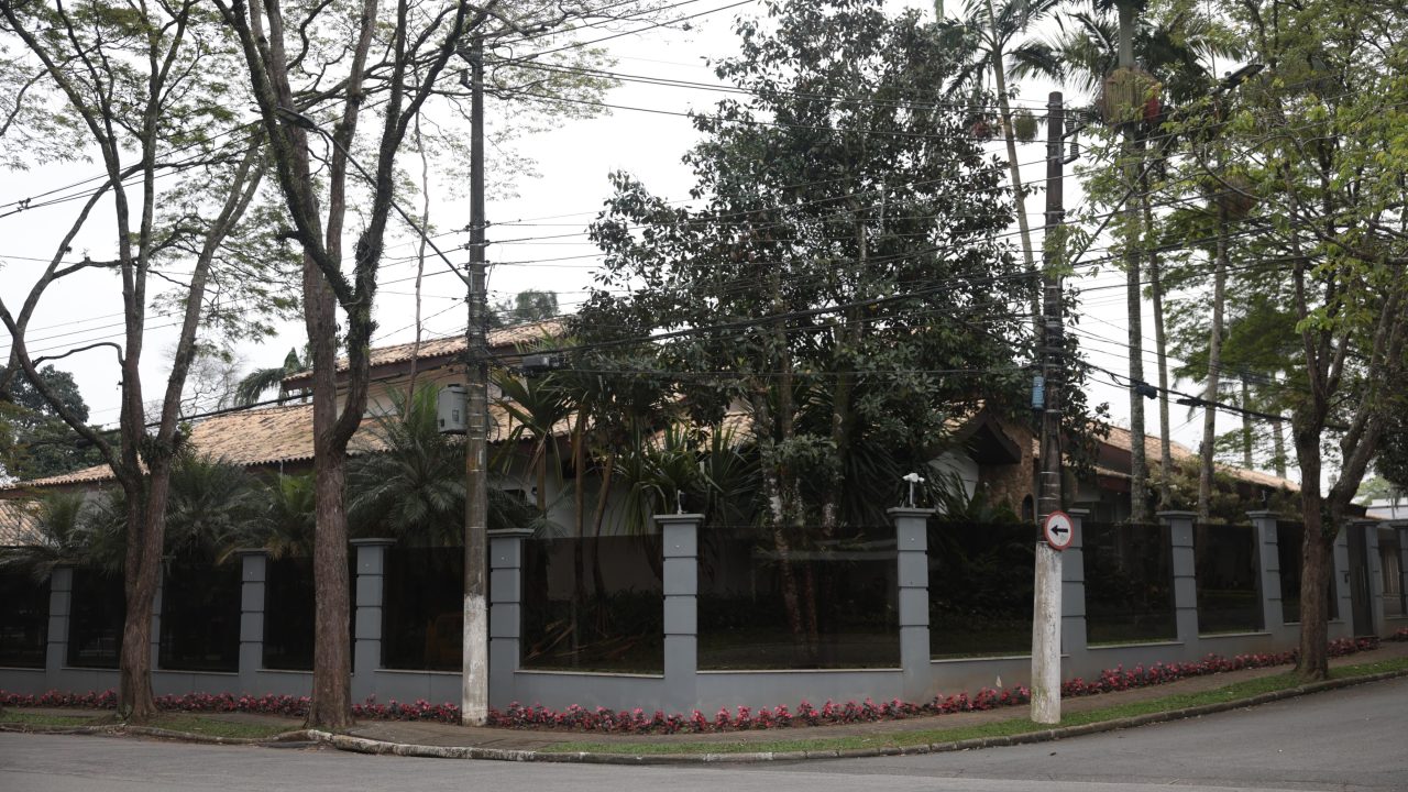 'Não cometi nenhum crime', declara Milton Leite após se entregar à polícia