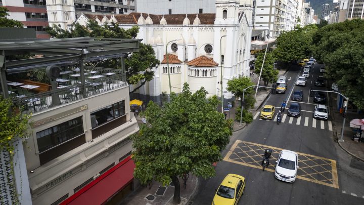 'O ladrão da Sahara vermelha': moradores da Zona Sul relatam roubos de celulares com mesmas características em vários bairros