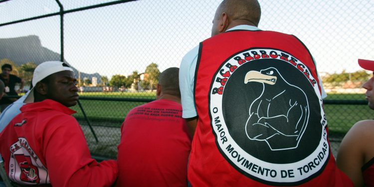 'Óh, meu Mengão': fundador de torcida do Flamengo conta em livro que tentou evitar que jingle da ditadura fosse adotado