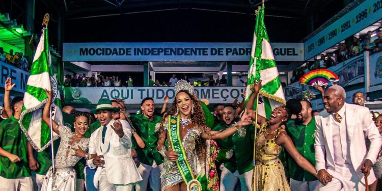 'Pertencimento e valorização': Gaby Mendes é a primeira rainha de bateria da Mocidade oriunda da ala de passistas