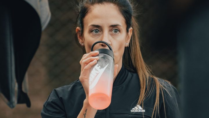 'Supplement stacking': nova tendência fitness transforma suplementos em 'coquetéis' para o treino