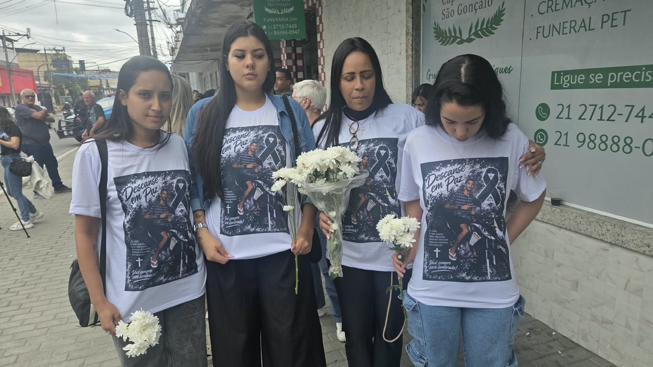 'Tiro na cabeça da sociedade': pizzaiolo assassinado por policial em Niterói é velado em clima de revolta