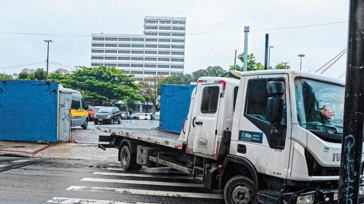 A conta fecha? Rio tem oito reboques para uma média de 550 denúncias de estacionamento irregular por dia