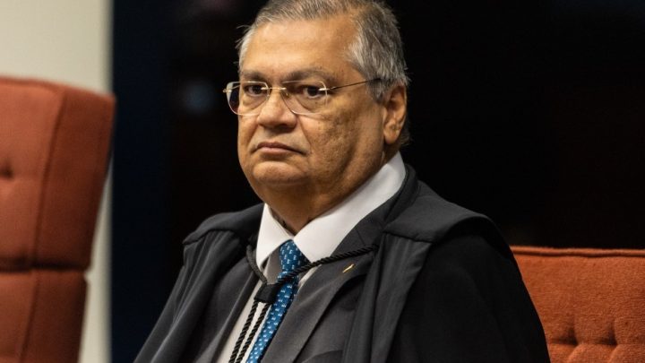 A estratégia da campanha de Flávio Bolsonaro para tentar se blindar de Dino no caso Dark Horse