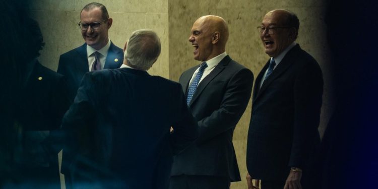 A explicação de ministros do STF sobre a foto em que aparecem rindo em meio à crise envolvendo Vorcaro