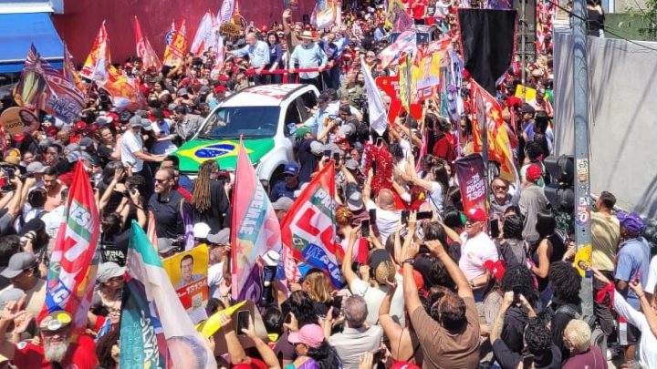 A quase uma semana da eleição, Lula e Haddad participam de carreata na Zona Leste de São Paulo