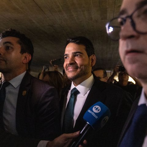 AGU vai manter recurso mesmo com reintegração de Andrei à PF e avalia que posição de Fachin é necessária para dar segurança jurídica