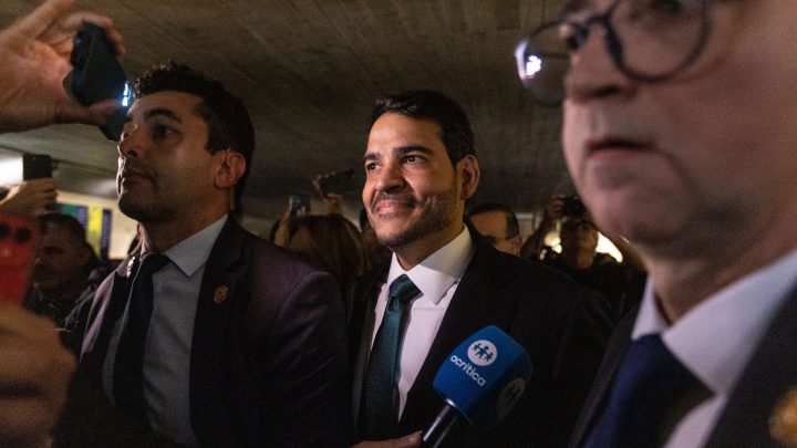 AGU vai manter recurso mesmo com reintegração de Andrei à PF e avalia que posição de Fachin é necessária para dar segurança jurídica