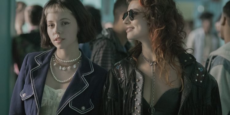Alanis Guillen fará par com Laura Dutra na nova temporada de 'Vermelho sangue'. Veja foto exclusiva