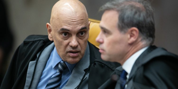 Alas de Moraes e Mendonça mapeiam apoios enquanto aguardam decisão de Fachin sobre investigação