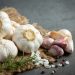 Alho: os efeitos na saúde e quem não deve consumir esse alimento