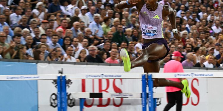 Alison dos Santos chega como favorito ao título na final da Diamond League, em Bruxelas