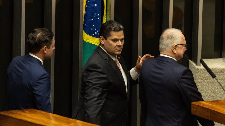 Alvo de ato marcado por Nikolas, Alcolumbre não deve reagir a embate entre ministros do STF, dizem aliados